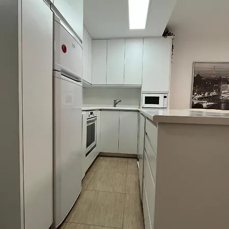 Con Terraza,2 Min De La Playa, Apartment Ares