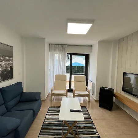 Con Terraza,2 Min De La Playa, Apartment *