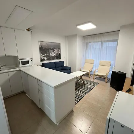 Con Terraza,2 Min De La Playa, Apartment Ares
